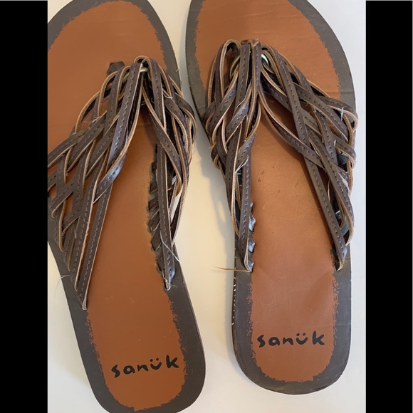 Size 8 Sanuk Flip Flops Sandals - Picture 1 of 4